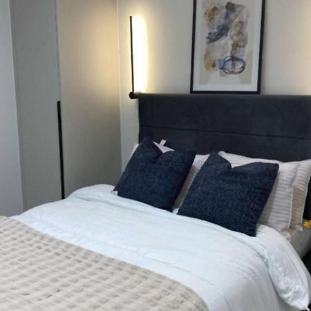 Modern 1-Bed Apartment In Buckinghamshire With Free Wifi, Parking & Garden High Wycombe Exterior photo
