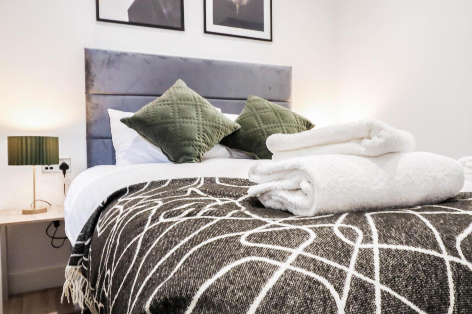 Modern 1-Bed Apartment In Buckinghamshire With Free Wifi, Parking & Garden High Wycombe Exterior photo