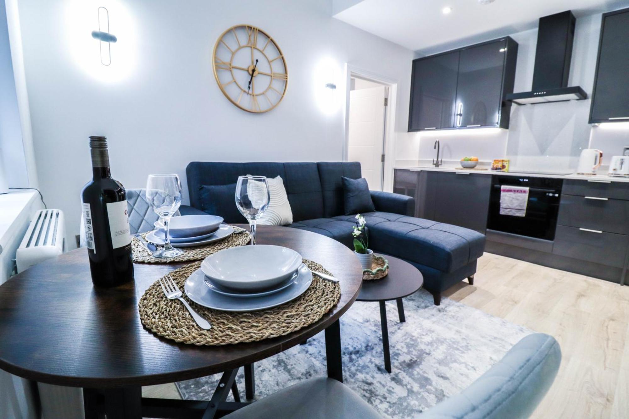 Modern 1-Bed Apartment In Buckinghamshire With Free Wifi, Parking & Garden High Wycombe Exterior photo