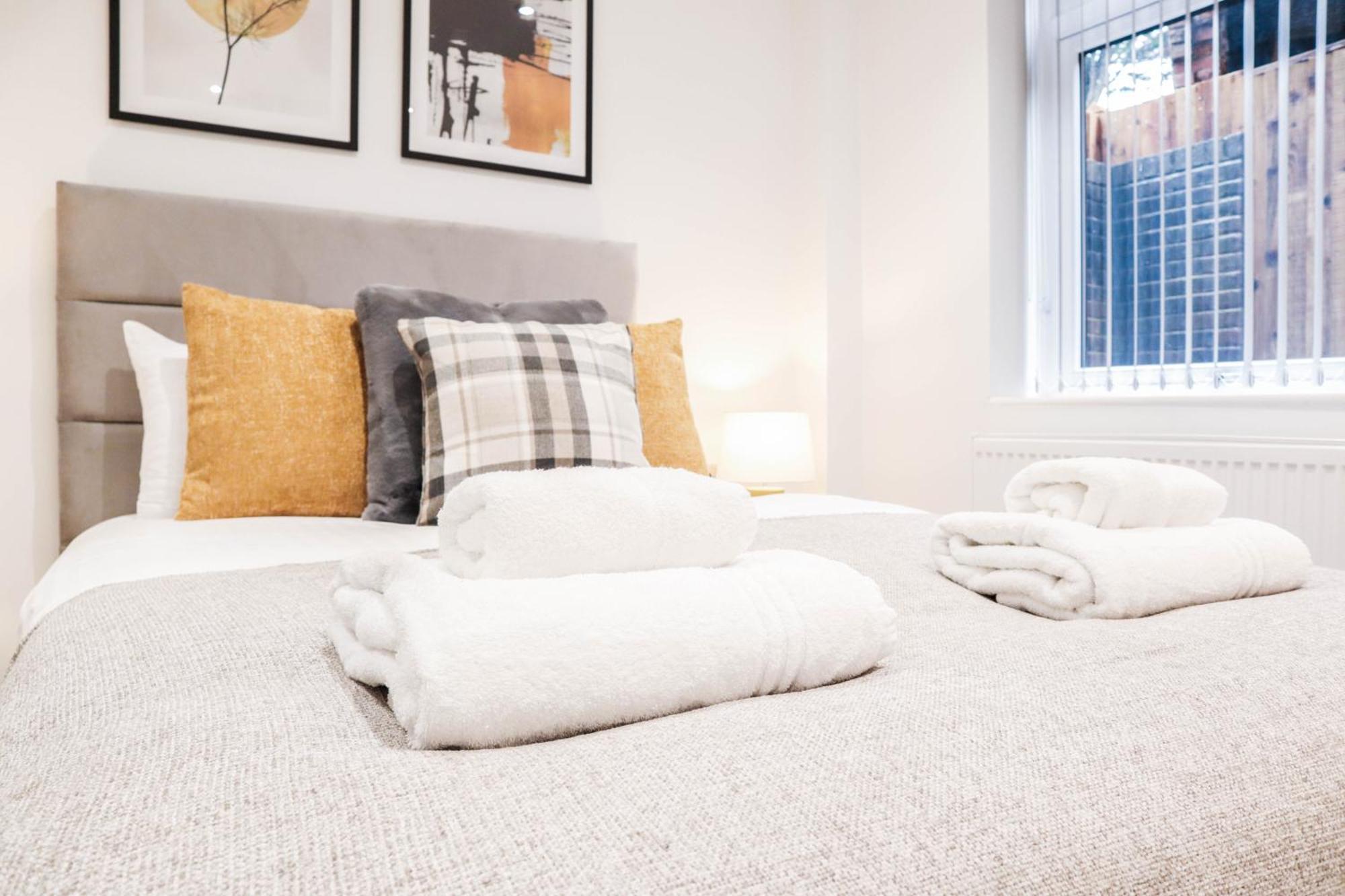 Modern 1-Bed Apartment In Buckinghamshire With Free Wifi, Parking & Garden High Wycombe Exterior photo