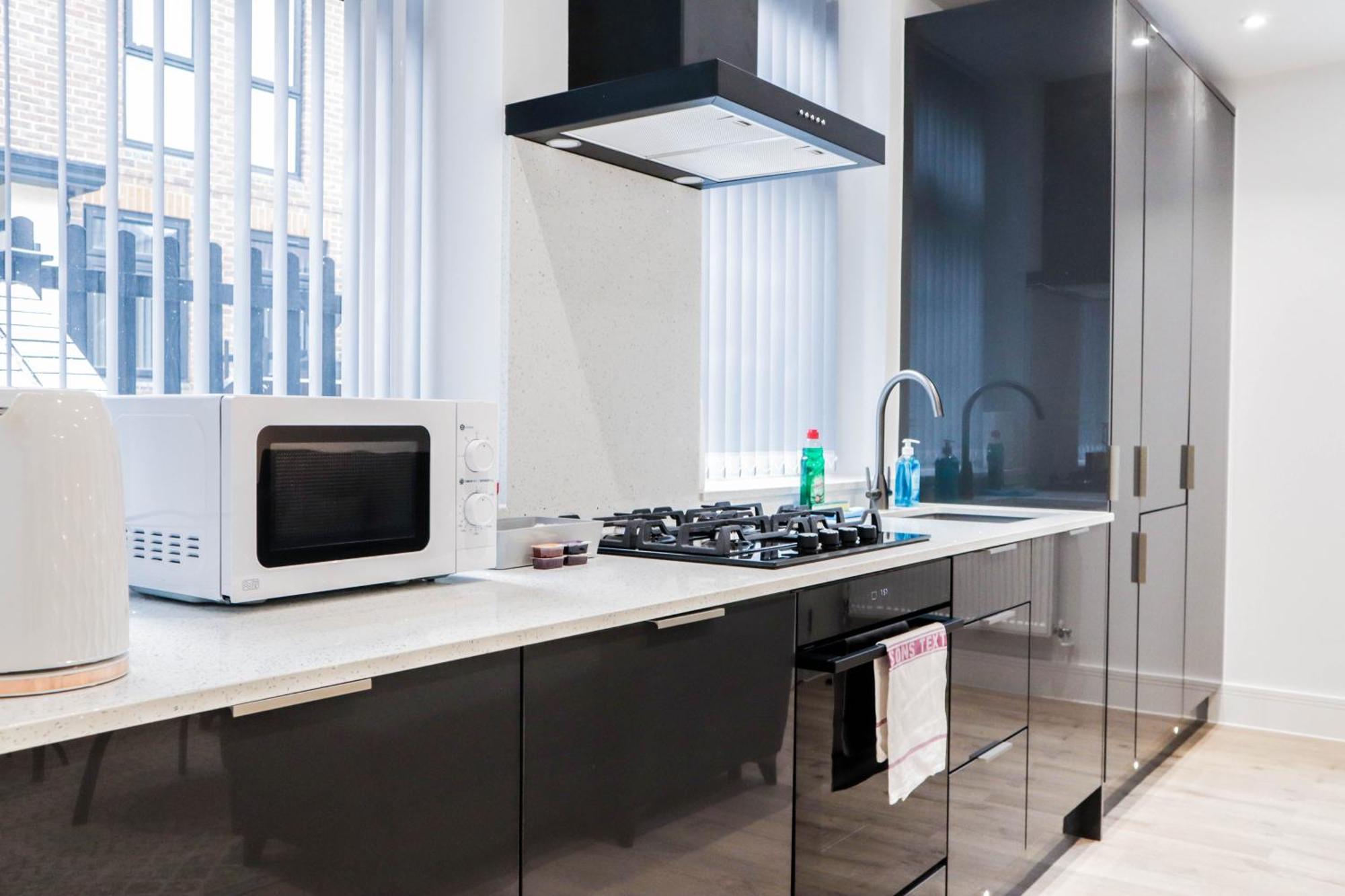 Modern 1-Bed Apartment In Buckinghamshire With Free Wifi, Parking & Garden High Wycombe Exterior photo