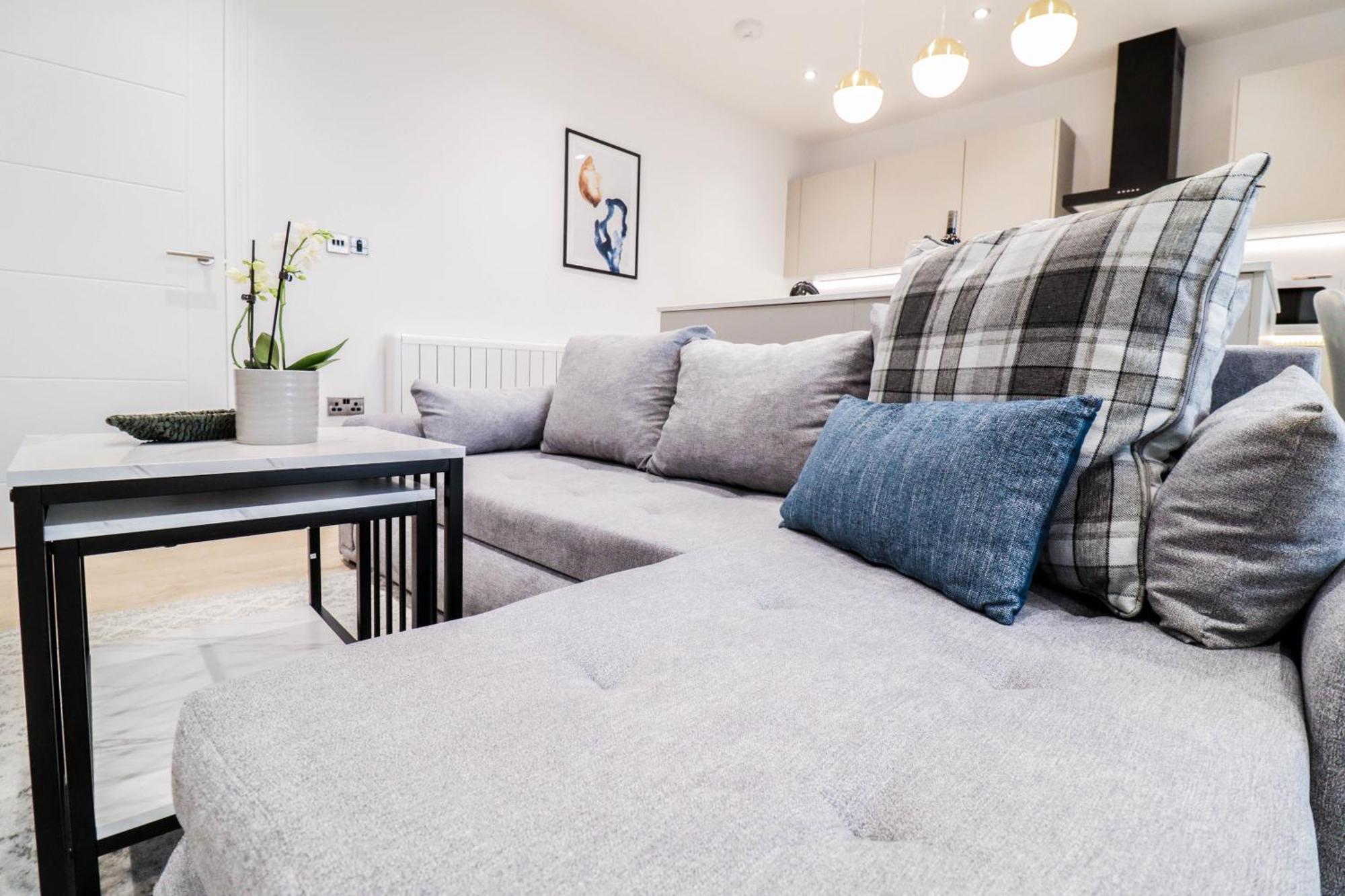 Modern 1-Bed Apartment In Buckinghamshire With Free Wifi, Parking & Garden High Wycombe Exterior photo